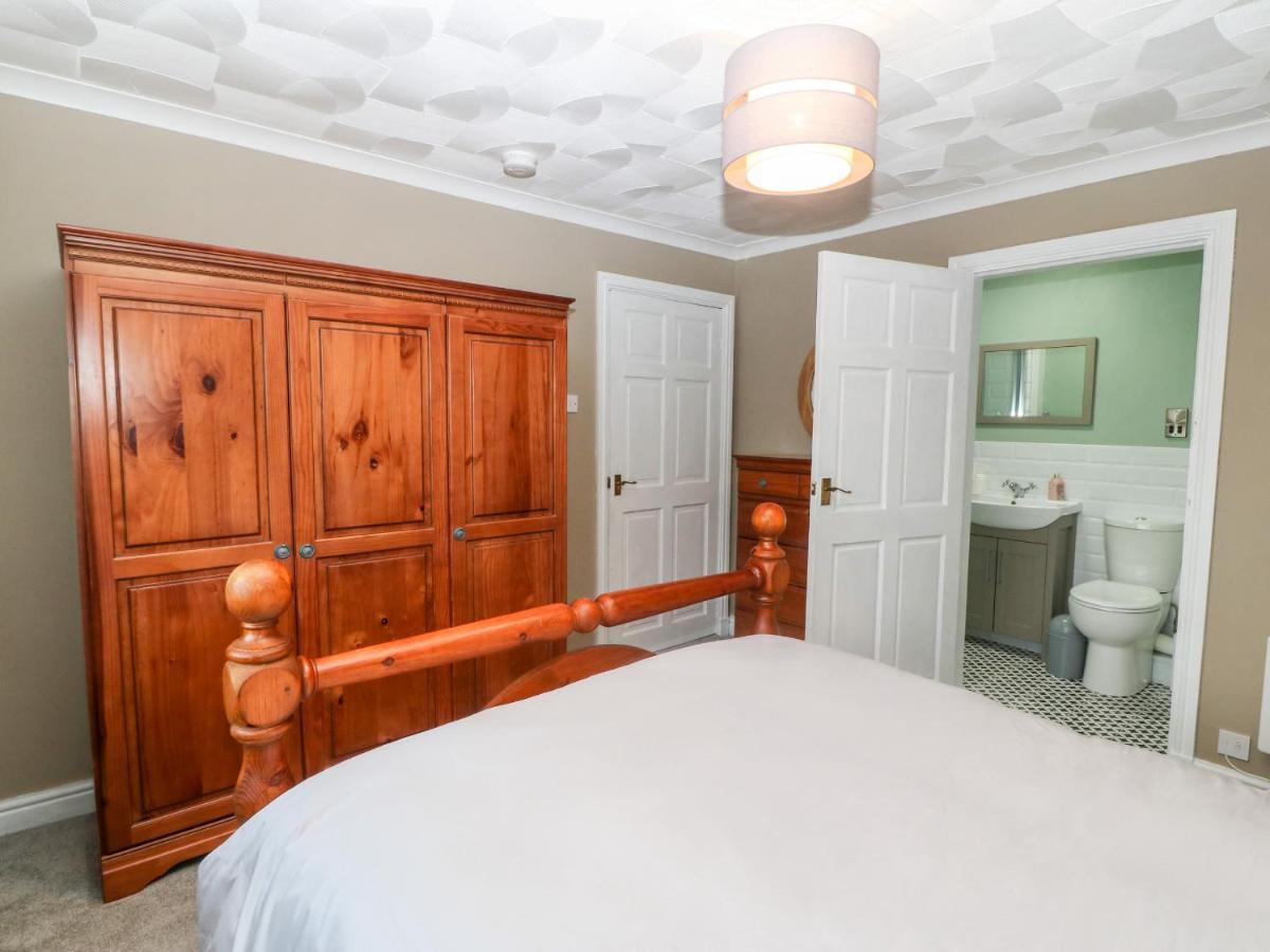 Cedars Vila Holyhead Exterior foto