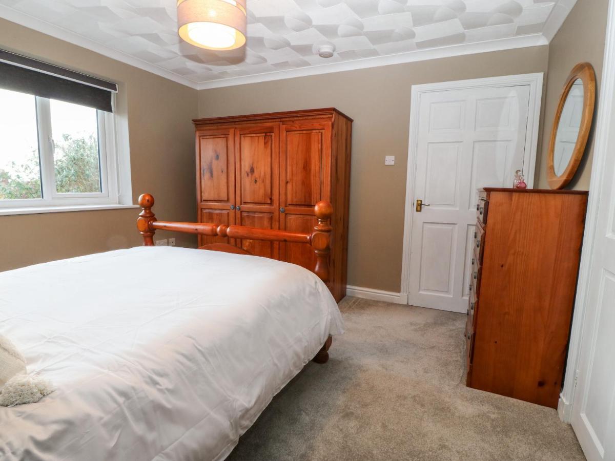 Cedars Vila Holyhead Exterior foto